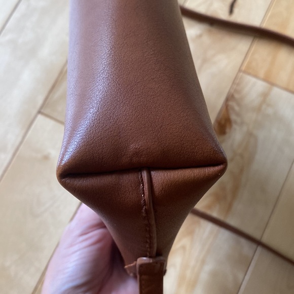 Universal Threads Crossbody - Picture 6 of 6